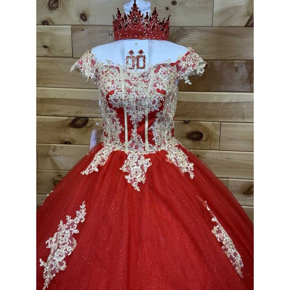 Quinceañera dress Size 4 Gold And Red Comes With Bow Crown And Earrings NWT! - Picture 2 of 5